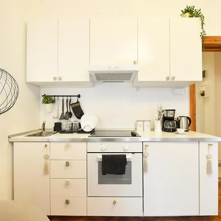 Vintage Elegance, Modern Comfort: 1br Overlooking Calea Victoriei Appartamento *