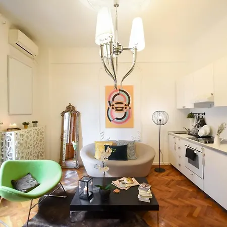 Vintage Elegance, Modern Comfort: 1br Overlooking Calea Victoriei Daire Bükreş