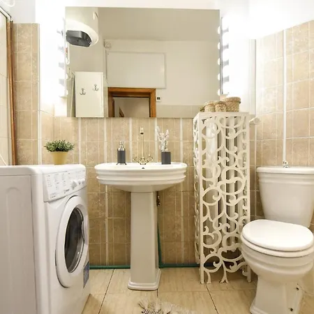 Vintage Elegance, Modern Comfort: 1br Overlooking Calea Victoriei *