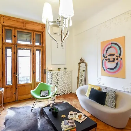 Vintage Elegance, Modern Comfort: 1br Overlooking Calea Victoriei Daire *