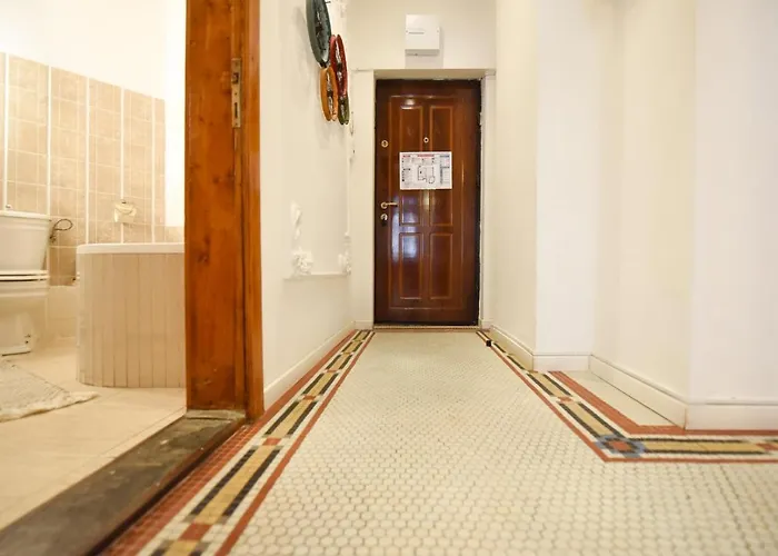Vintage Elegance, Modern Comfort: 1br Overlooking Calea Victoriei *
