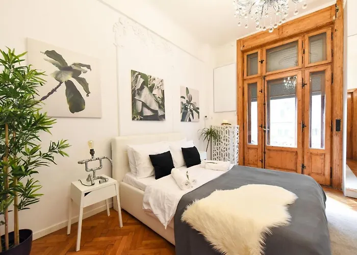 Vintage Elegance, Modern Comfort: 1br Overlooking Calea Victoriei * Bucarest