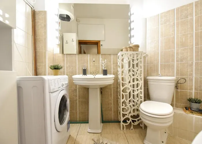 Vintage Elegance, Modern Comfort: 1br Overlooking Calea Victoriei *