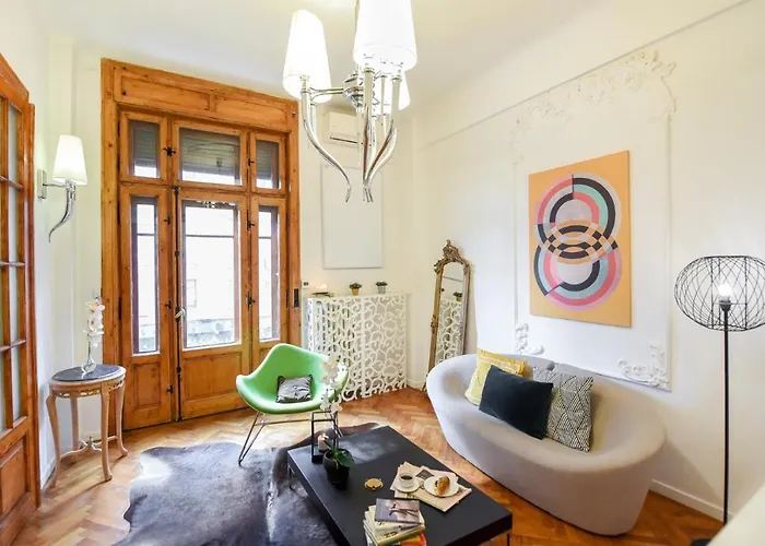 Vintage Elegance, Modern Comfort: 1br Overlooking Calea Victoriei Appartamento *