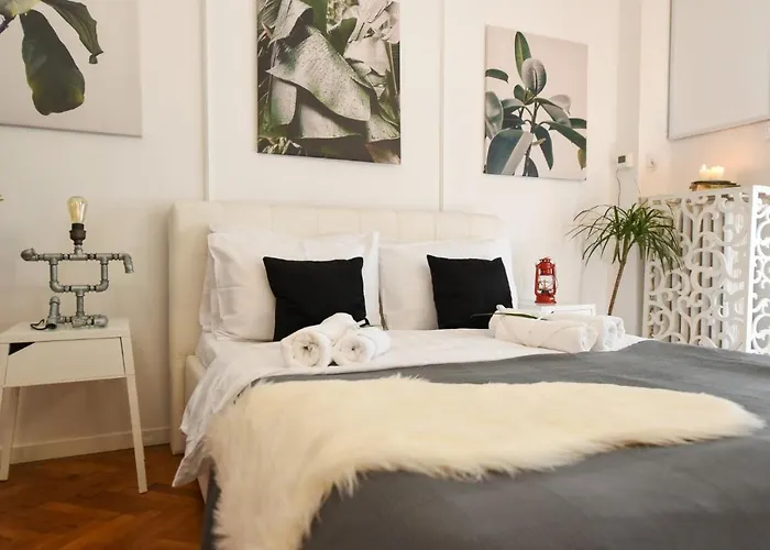 Vintage Elegance, Modern Comfort: 1br Overlooking Calea Victoriei * Bucarest