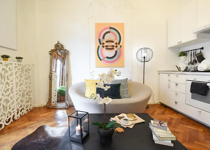 Vintage Elegance, Modern Comfort: 1br Overlooking Calea Victoriei