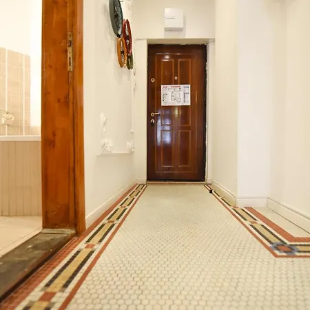 Vintage Elegance, Modern Comfort: 1br Overlooking Calea Victoriei *