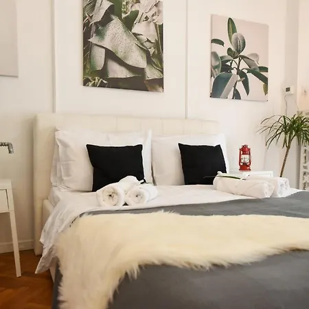 Vintage Elegance, Modern Comfort: 1br Overlooking Calea Victoriei * Bucureşti